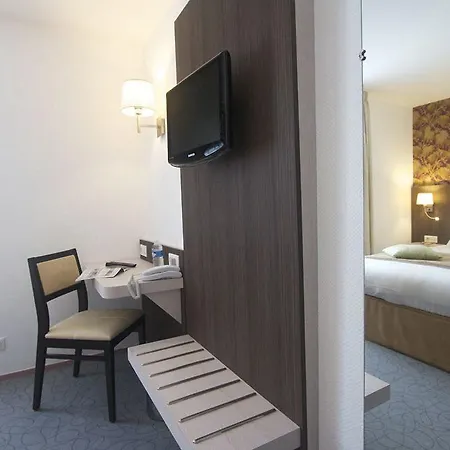 Cit'hotel De France Et D'europe 3* コンカルノー